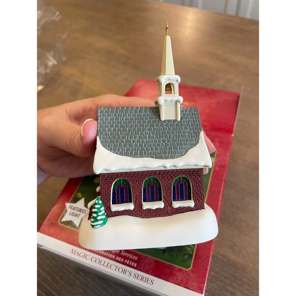Hallmark Ornament Candlelight Services Church in orig box 2001 - Picture 4 of 7